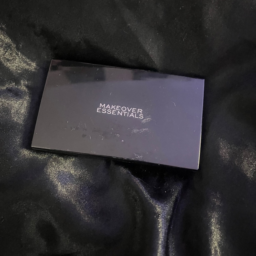 Makeover Essentials Set - Picture 8 of 15